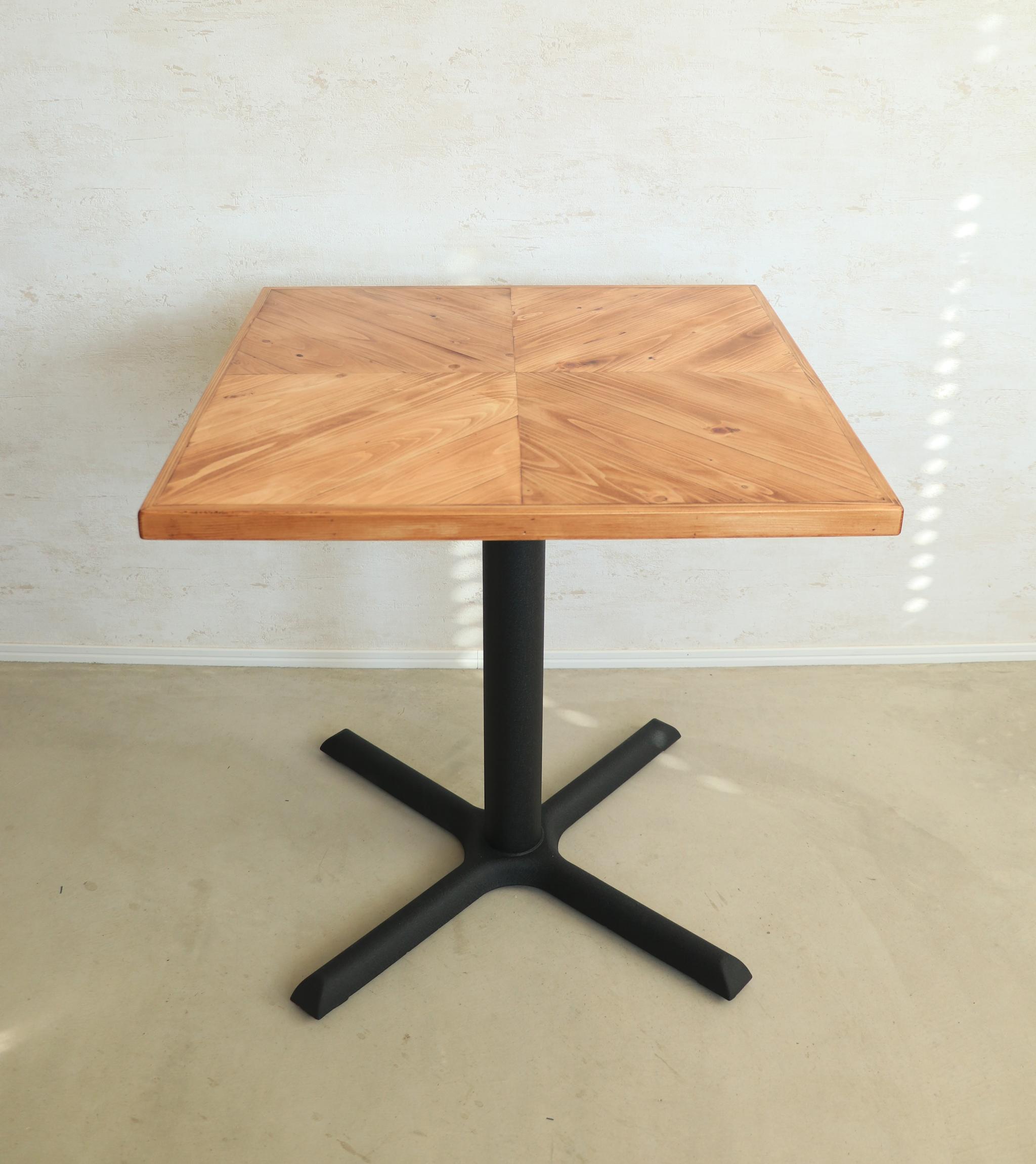 ネイティブデザインテーブル　W700×D700  ダイニングテーブル　カフェテーブル　アイアン脚　店舗什器 | 5枚目